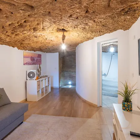 Cueva Familiar En Arico *